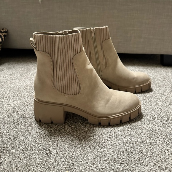 Universal Thread Tan Chelsea Boots - Picture 3 of 7
